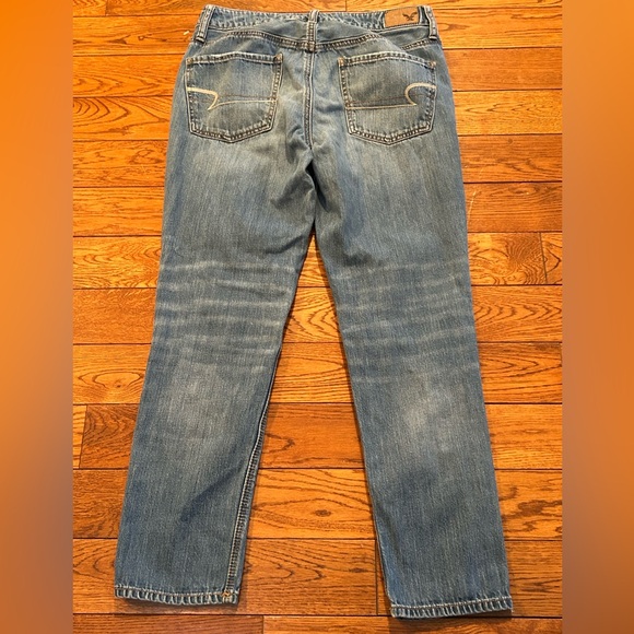 American Eagle Tomgirl Distressed Relaxed Jeans - Size 2 (Short 27”) Medium Wash - Picture 11 of 15